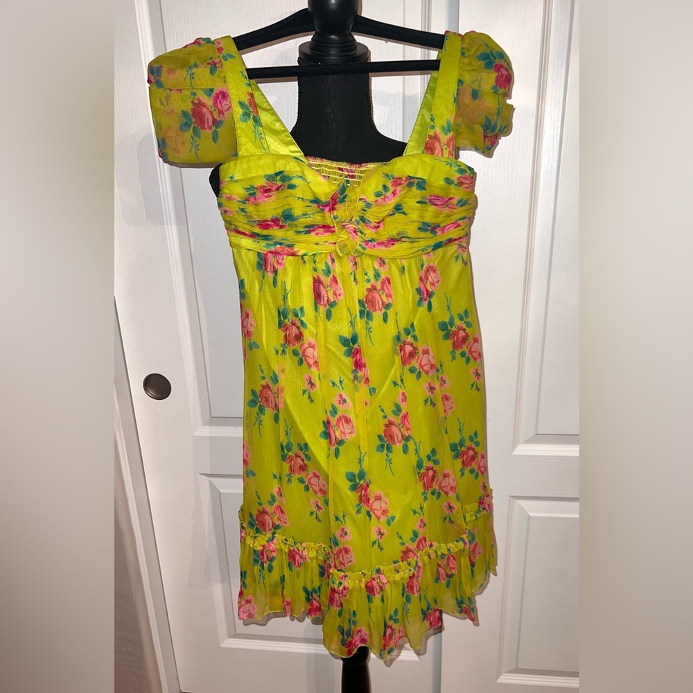 Betsey johnson summer dress . Fitted off the shoulders ruffle dress . Size 0
